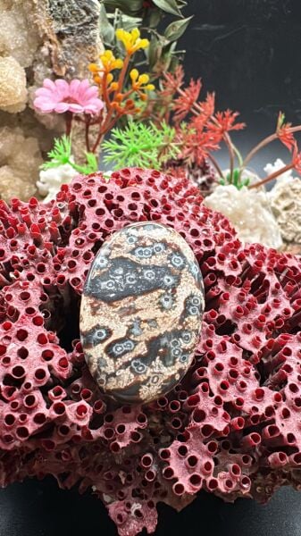 35.55 ct 34.9x23.4 mm Natural HyperStone