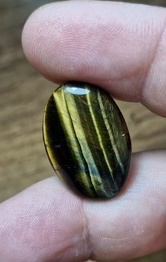 17.40ct 25.9x17.2mm Oval Natural Bi Color Tiger Eye