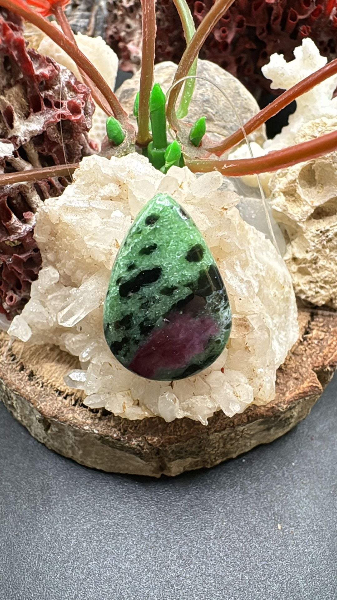 15.50 ct 21.7x15.1 mm Natural Ruby Zoisite