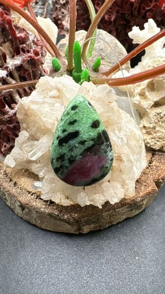 15.50 ct 21.7x15.1 mm Natural Ruby Zoisite