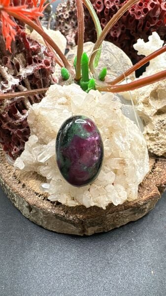 12.85 ct 18.5x12.10 mm Natural Ruby Zoisite
