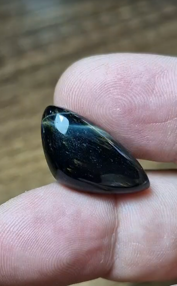 17.15ct 24.8x12.7mm Pear Natural Bi Color Tiger Eye