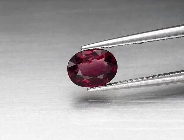 1.47ct VVS Oval Natural Purplish Pink Rhodolite Garnet, Madagascar