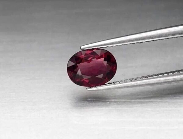 1.47ct VVS Oval Natural Purplish Pink Rhodolite Garnet, Madagascar