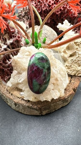 21.80 ct 23.1x12.8 mm Natural Ruby Zoisite