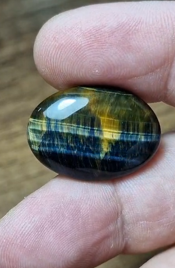 22.40ct 25.8x18.3mm Oval Natural Bi Color Tiger Eye