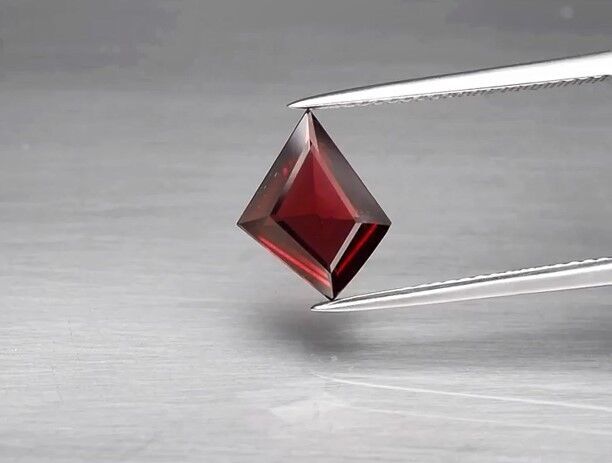 1.67ct 11.2x9mm VS Fancy Natural Purplish Pink Rhodolite Garnet, Africa