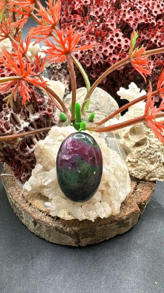 20.20 ct 24.1x15.5 mm Natural Ruby Zoisite