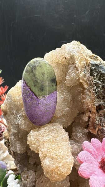 16.70 ct 30.7x16.1 mm Natural Purpirite