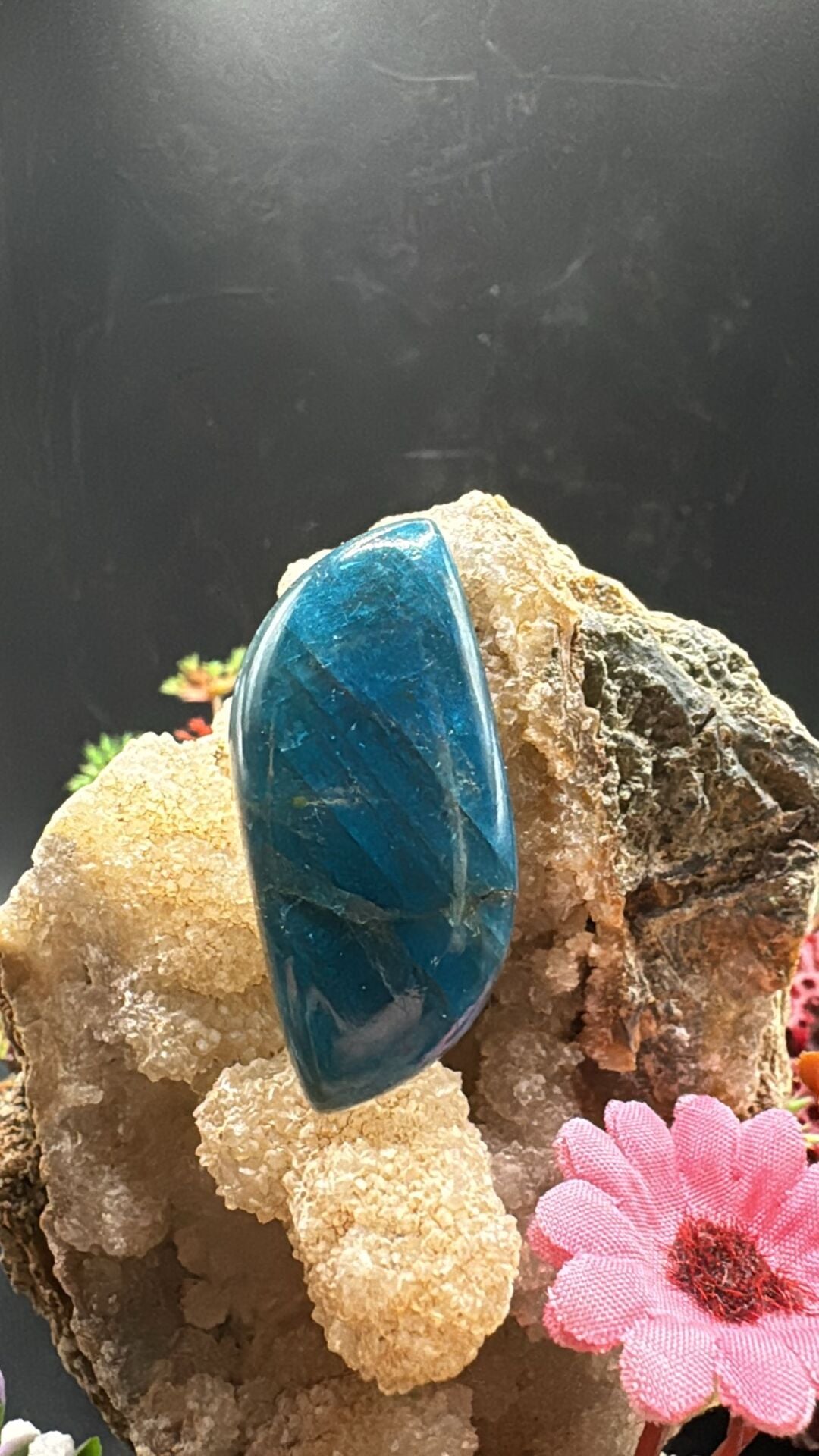 39.80 ct 39.6x17.9 mm Natural Apatit