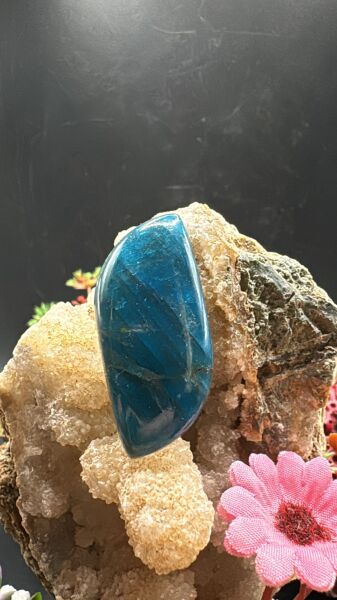39.80 ct 39.6x17.9 mm Natural Apatit