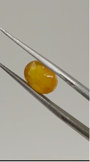 3.55ct 9x6.2mm Oval Natural Yellow Sapphire ( Heated Glass Filling)