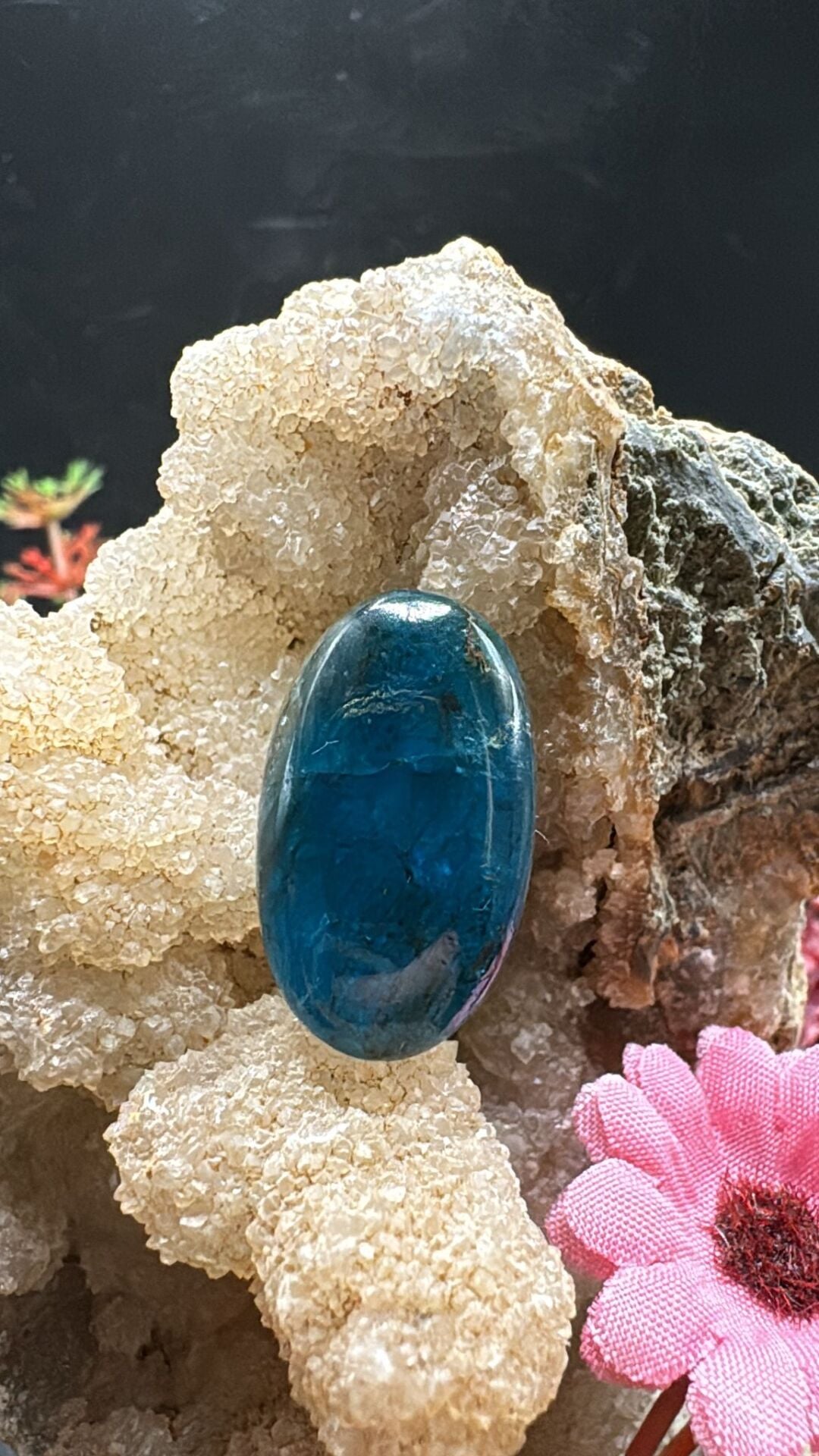 14.80 ct 23.2x13.6 mm Natural Apatit