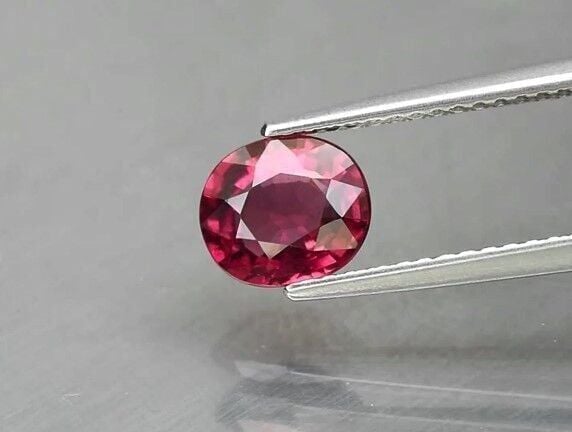 1.32ct 7x6mm Oval Natural Purplish Pink Rhodolite Garnet, Madagascar