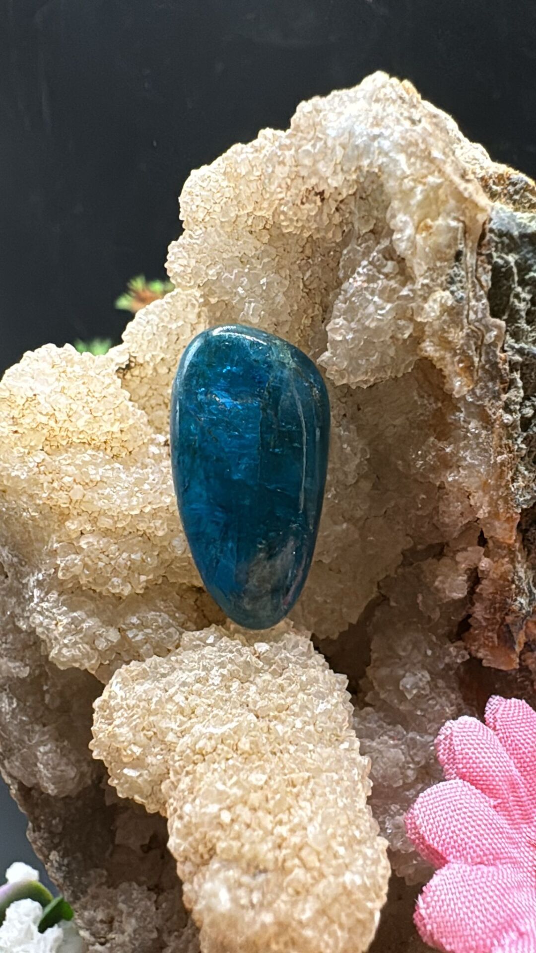 12.15 ct 22.5x11.7 mm Natural Apatit