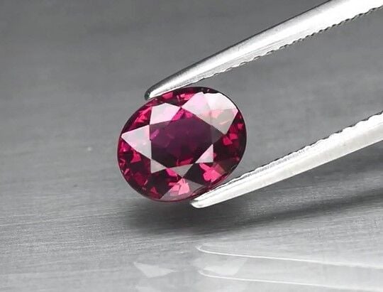 1.77ct 7.7x6.2mm VVS Oval Natural Purplish Pink Rhodolite Garnet, Madagascar