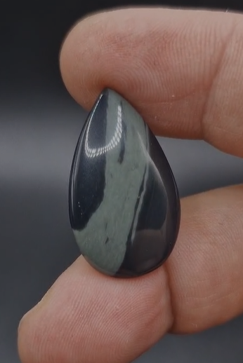 17.10ct 29.7x17.5mm  Natural  Pear Spider Obsidyen