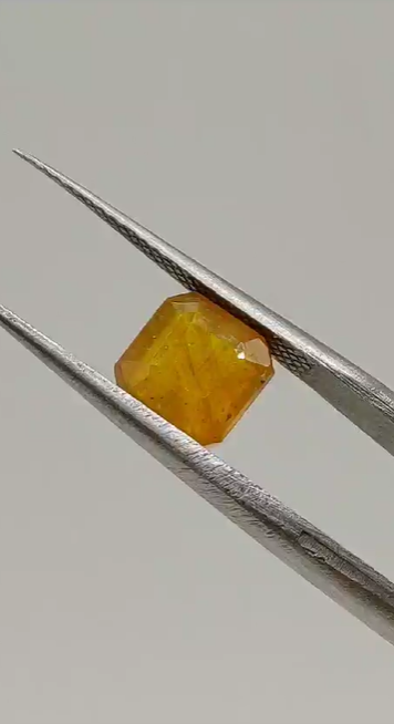 3.85ct 7.1x6.8mm Oval Natural Yellow Sapphire ( Heated Glass Filling)
