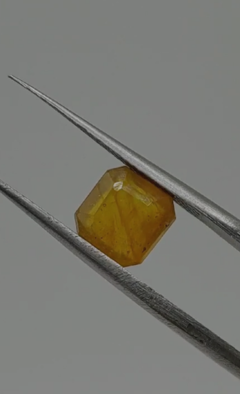 3.85ct 7.1x6.8mm Oval Natural Yellow Sapphire ( Heated Glass Filling)