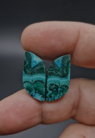 32.20ct 26.1x11.5mm Natural Pair Chrysocolla&Malachite