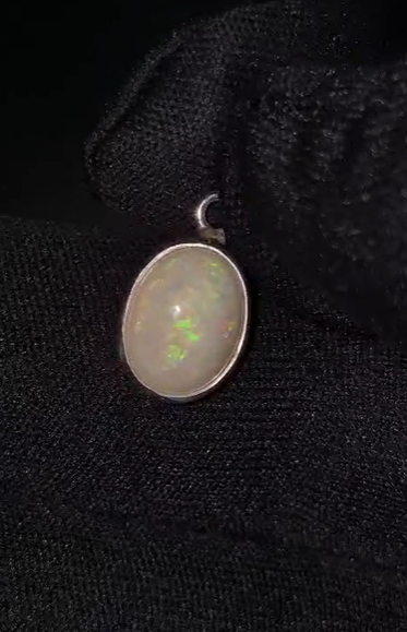 1.27 gr Natural Ethiopia Opal 925 Ayar Gümüş Kolye Ucu