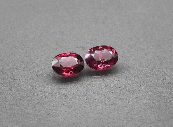 Pair 2pcs/2.87ct t.w Oval Natural Purplish Pink Rhodolite Garnet, Madagascar