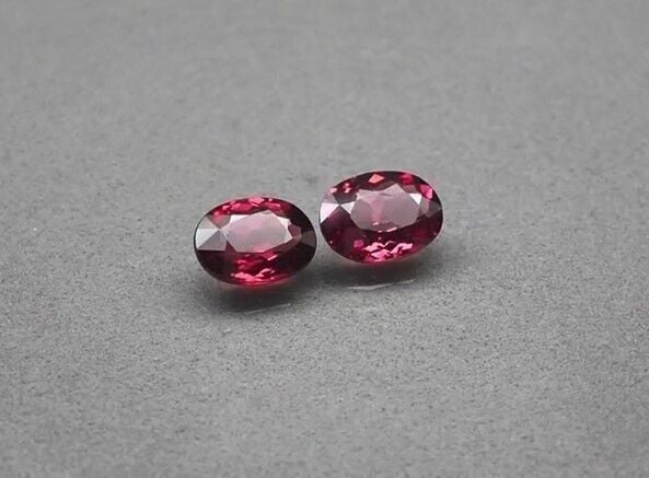 Pair 2pcs/2.87ct t.w Oval Natural Purplish Pink Rhodolite Garnet, Madagascar