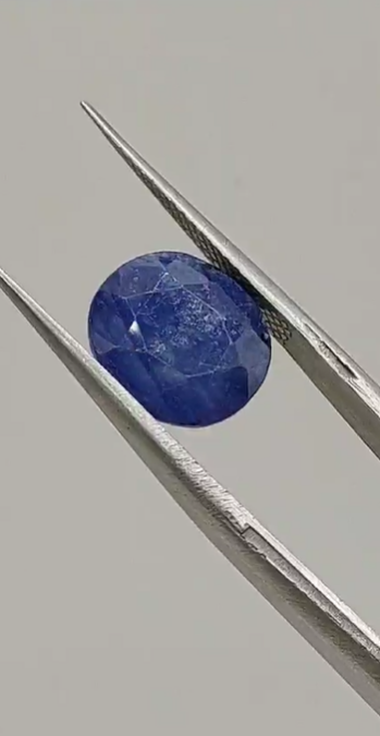 3.95ct 10.5x9.5mm Oval Natural Sapphire ( Dyed )