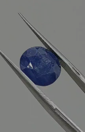 3.95ct 10.5x9.5mm Oval Natural Sapphire ( Dyed )