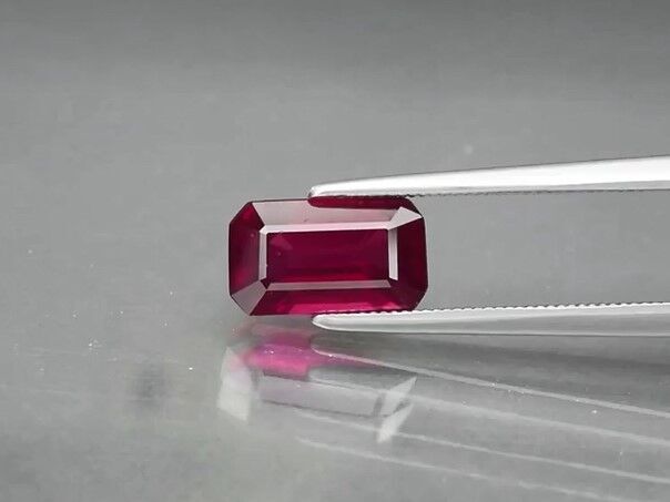 2.83ct 9.5x5.5mm Octagon Natural Purplish Pink Rhodolite Garnet, Mozambique