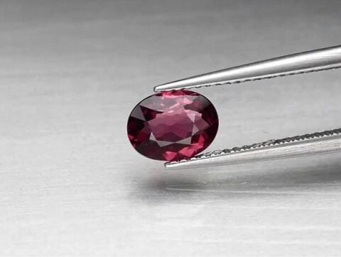 1.42ct VVS Oval Natural Purplish Pink Rhodolite Garnet, Madagascar