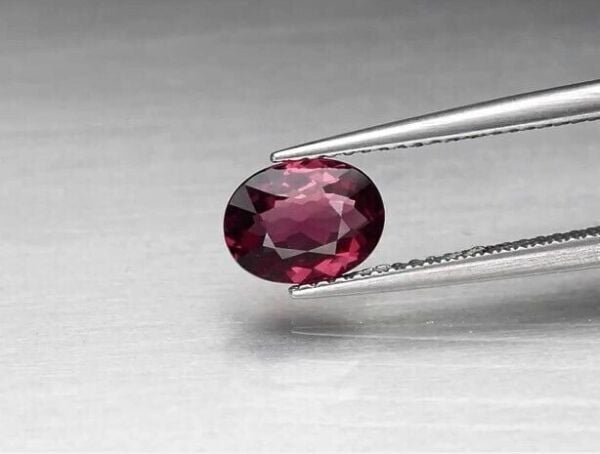 1.42ct VVS Oval Natural Purplish Pink Rhodolite Garnet, Madagascar