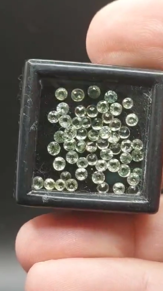 5.43ct 55pcs 2.3 to 2.7 mm Round Natural Green Sapphire Heated Africa