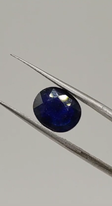 4.90ct 10.6x8.9mm Oval Natural Sapphire ( Heated Glass Filling)