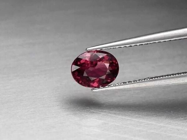 1.56ct 7.7x6mm VVS Oval Natural Purplish Pink Rhodolite Garnet