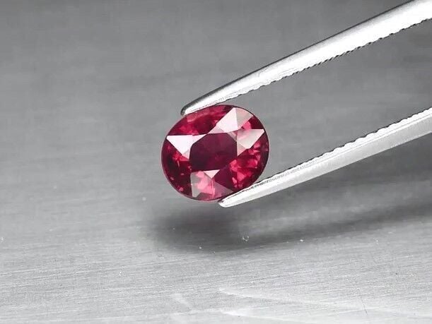 1.85ct 7.6x6.4mm Oval Natural Purplish Pink Rhodolite Garnet, Madagascar