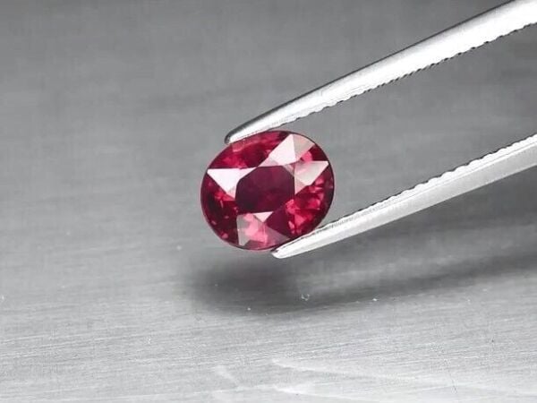 1.85ct 7.6x6.4mm Oval Natural Purplish Pink Rhodolite Garnet, Madagascar