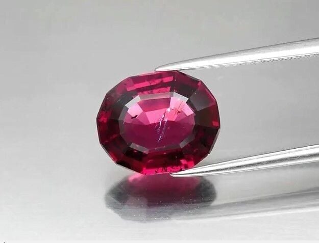 4.51ct 11.5x9.5mm Custom-Cut Natural Purplish Pink Rhodolite Garnet, Mozambique