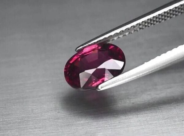 2.42ct 8.6x6.8mm Oval Natural Pinkish Purple Rhodolite Garnet, Madagascar