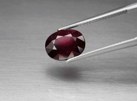 4.92ct 10.7x8.4mm Oval Natural Reddish Purple Rhodolite Garnet, Africa