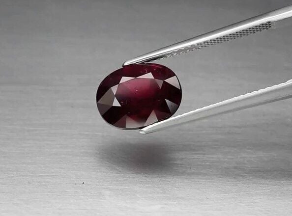 4.92ct 10.7x8.4mm Oval Natural Reddish Purple Rhodolite Garnet, Africa