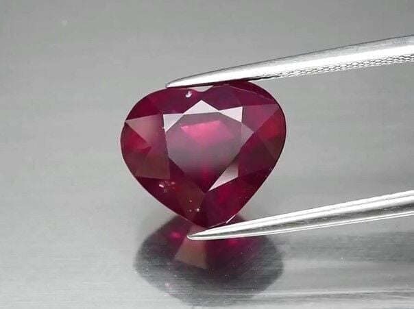 7.13ct 12.2x10.8mm Heart Natural Purplish Pink Rhodolite Garnet, Mozambique
