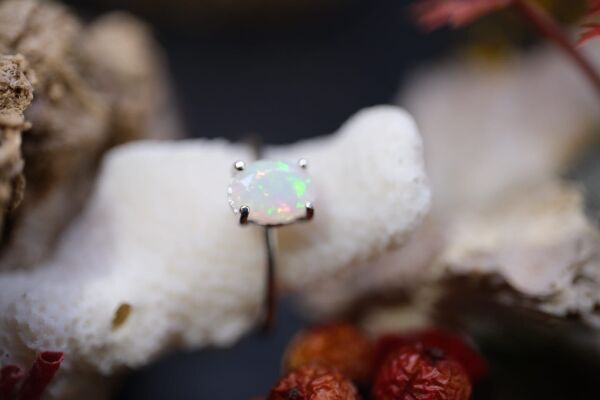 Alaşımlı Kararmaz Gümüş Üzeri 7x5mm Natural 0.75ct Ethiopya  Opal Yüzük ( No:15)