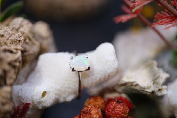 Alaşımlı Kararmaz Gümüş Üzeri 7x5mm Natural 0.75ct Ethiopya  Opal Yüzük ( No:15)