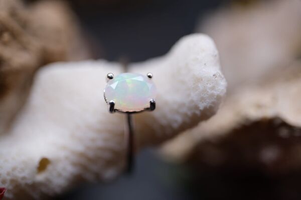 Alaşımlı Kararmaz Gümüş Üzeri 7x5mm Natural 0.75ct Ethiopya  Opal Yüzük ( No:15)