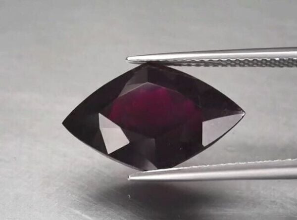 8.87ct 17.4x11.3mm Lozenge Natural Deep Reddish Purple Rhodolite Garnet