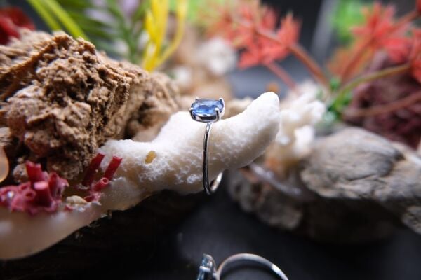 Alaşımlı Kararmaz Gümüş Üzeri 7x5mm Natural 0.90ct Kyanit Yüzük ( No:15)