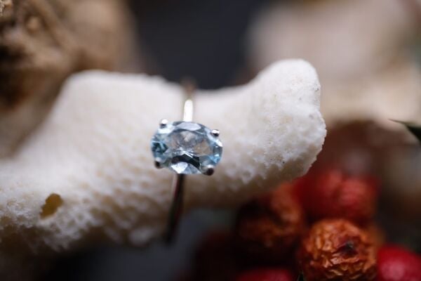 Alaşımlı Kararmaz Gümüş Üzeri 7x5mm Natural 0.82ct Akuamarin Yüzük( No:15)