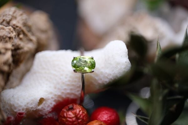 Alaşımlı Kararmaz Gümüş Üzeri 7x5mm Natural 0.81ct Zebercet Yüzük( No:15)