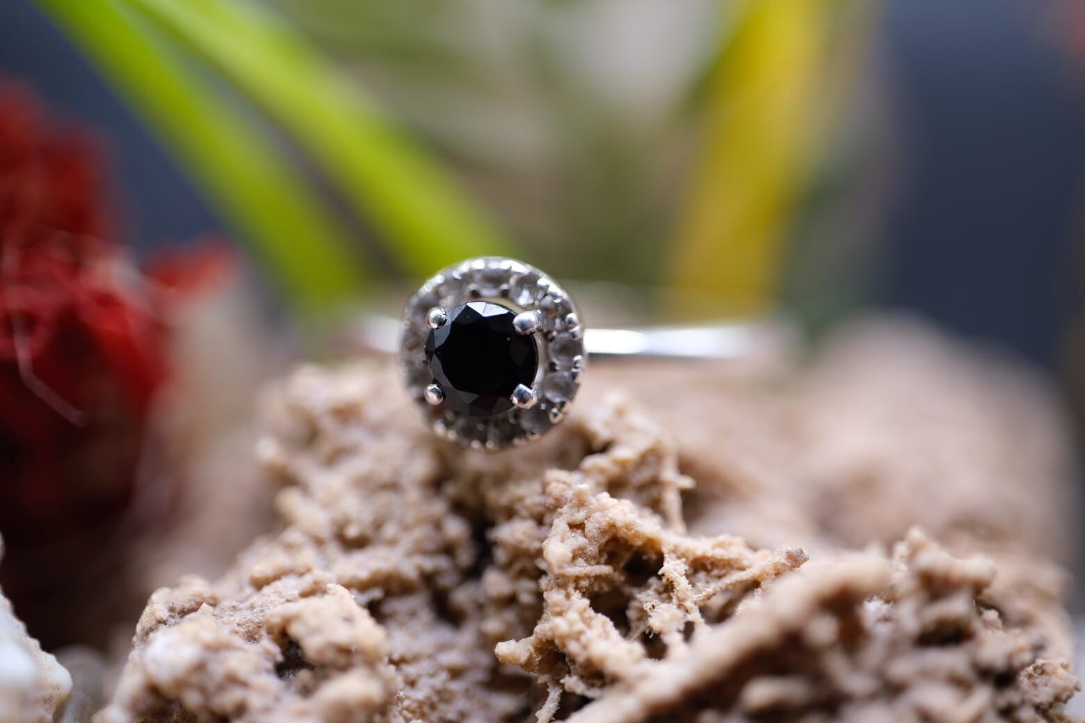 Alaşımlı Kararmaz Gümüş Üzeri  Natural 0.32ct Spinel 0.17ct Beyaz Topaz  Yüzük( No:15)